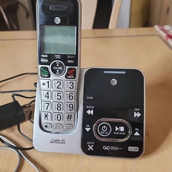 AT&T cordless phone digital answering system caller id CRL 32102 - Picture 3 of 4